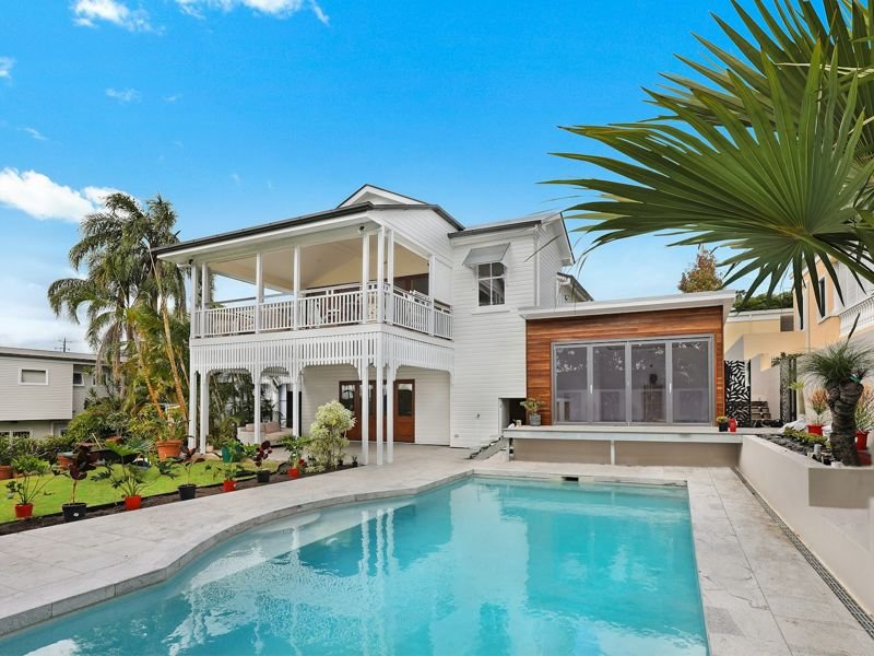 Casa com quintal e lazer